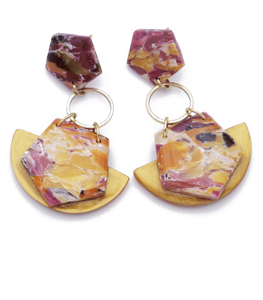 Boucles d'oreilles avec 6 éléments en polymère. Couleurs violet, caramel et jaune or.