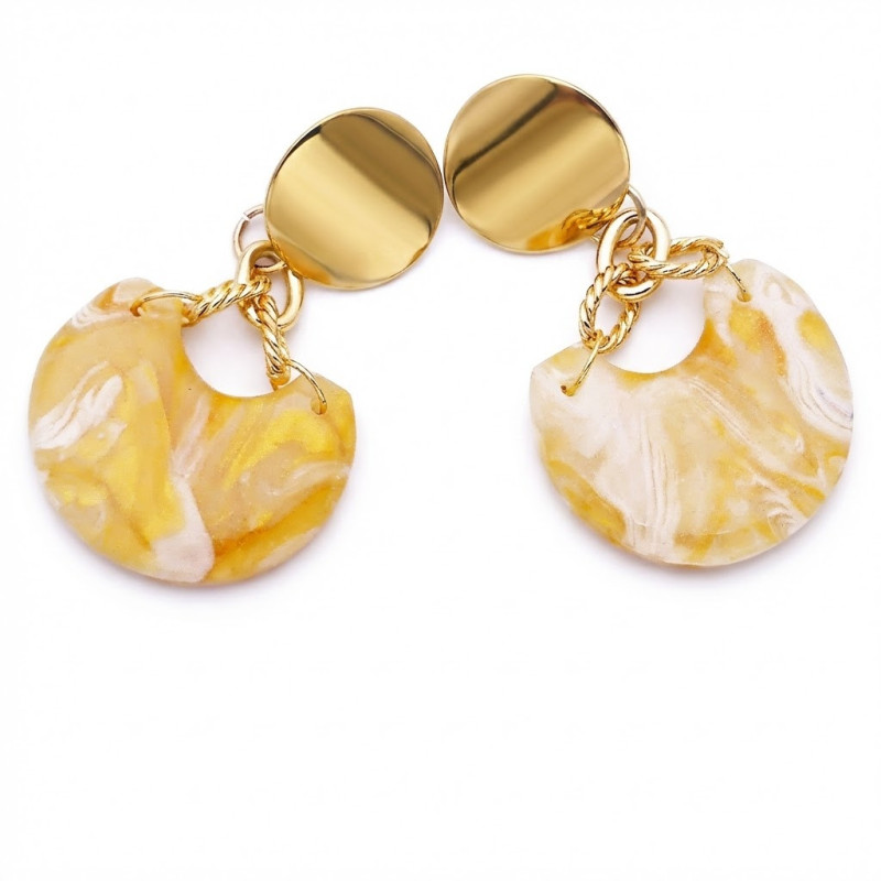 Boucles d'oreilles polymère en forme de demi-lune, couleurs or et blanc marbré.